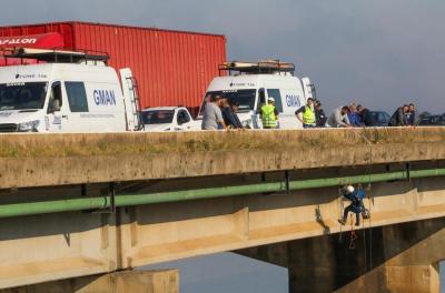 Dmae realiza reparos na ponte do Saco da Alemoa