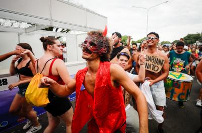 Carnaval de rua volta a ocupar Porto Alegre a partir deste sábado