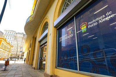 Vendedor, auxiliar de logística e atendente de lanchonete estão entre as funções com maior número de oportunidades. Foto: Alex Rocha/PMPA 