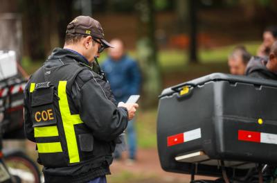 Operações da EPTC retiram veículo com R$ 125 mil em multas e moto em situação de furto