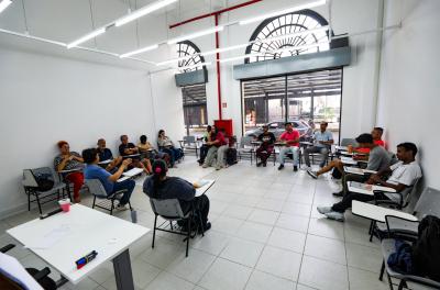 Primeira turma reúne 20 participantes e integra iniciativa municipal voltada à inclusão produtiva e geração de novas oportunidades de trabalho para catadores. Foto: Pedro Piegas / PMPA / Divulgação