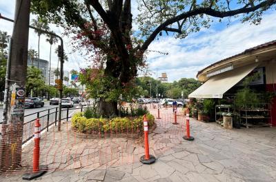 Prefeitura inicia manutenção em calçada próxima ao Mercado Bom Fim 