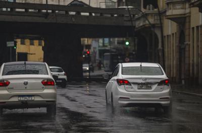 Prefeitura mobiliza equipes diante de alerta de chuvas intensas nas próximas horas