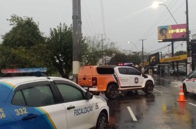 Equipes da Prefeitura atuam no atendimento de ocorrências devido a chuva em Porto Alegre