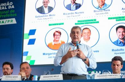 Sebastião Melo aclamado na FNP - assembleia em Curitiba