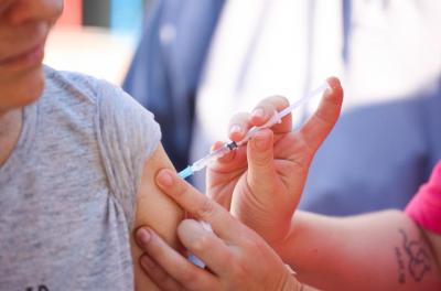 Ação simbólica marca início da vacinação contra a gripe em Porto Alegre