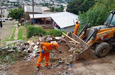 DMLU recolhe 50 toneladas em limpeza prévia para a Paixão de Cristo no Morro da Cruz