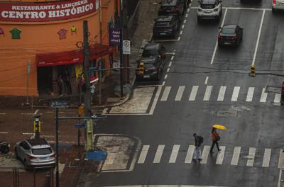 Semana terá instabilidade, risco de chuva forte e queda nas temperaturas em Porto Alegre