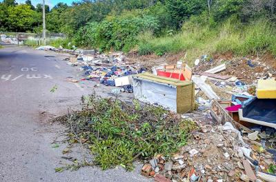 DMLU faz limpeza no bairro Cavalhada neste domingo