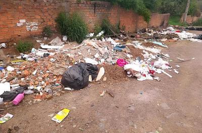 DMLU faz limpeza no bairro Mário Quintana neste domingo