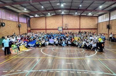 Além das disputas dentro de quadra, momento foi de integração entre as equipes e torcedores. Foto: Divulgação
