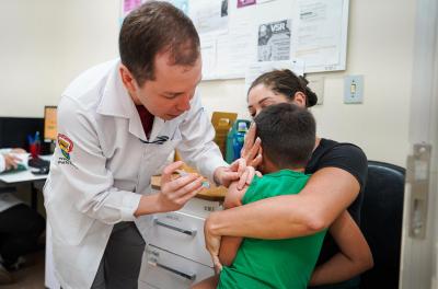 Saúde alerta para baixa adesão à vacina da gripe entre grupos prioritários em Porto Alegre
