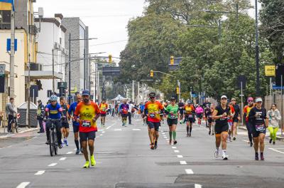 Estrutura funciona no BarraShoppingSul e marca o começo da programação oficial da 41ª Maratona Internacional de Porto Alegre. Foto: Alex Rocha / PMPA 