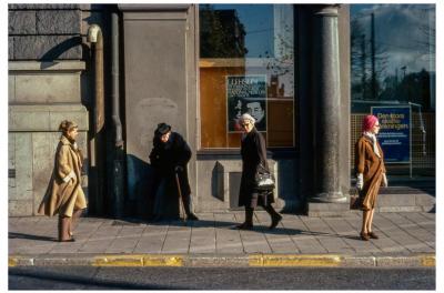 As imagens, capturadas entre a década de 70 e o início dos anos 2000, passam por lugares como Brasil, Índia, Afeganistão, Inglaterra e Suécia