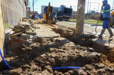 Obras de renovação das redes de abastecimento avançam em Porto Alegre