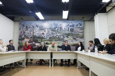Governo mantém negociações com municipários