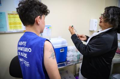 Suspensa vacinação contra dengue de profissionais de saúde e mantida imunização de crianças e adolescentes