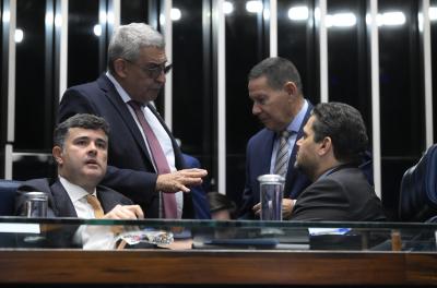 Melo entrega ao presidente do Senado estudo com impactos da escala 6x1 nos municípios