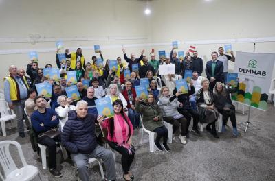 Entrega de matrículas no Passo das Pedras 