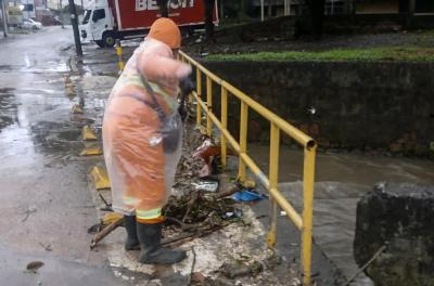 DMLU retira cerca de cinco toneladas de resíduos no entorno do Arroio Sarandi