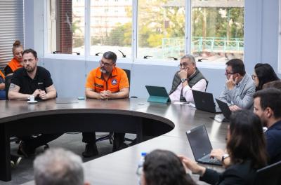 Prefeitura mobiliza equipes para atuação durante alerta de vendaval em Porto Alegre