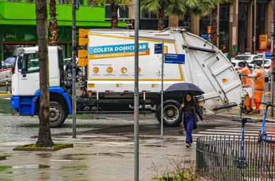 Defesa Civil emite aviso para ventos fortes e chuva em Porto Alegre