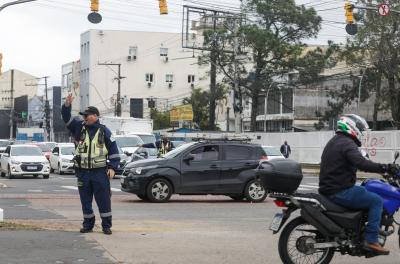 Obra emergencial do DMAE bloqueia trecho da Érico Veríssimo neste fim de semana 