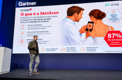 Marcio Sherer durante apresentação no evento