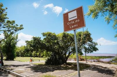 Educação Ambiental do DMLU participa de mutirão de limpeza na orla do Guaíba