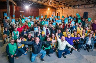 Demhab realiza primeira entrega de matrículas na Vila Nova Gleba 