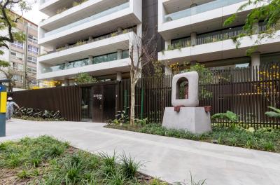 Mostra coletiva celebra lei de obras de arte em edificações